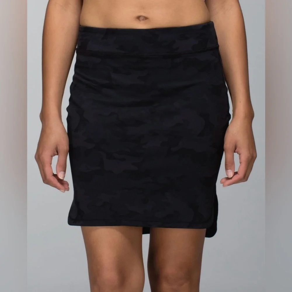 Lululemon Womens Camouflague City Skirt Sz 8? Savasana Camo Black High Low Hem